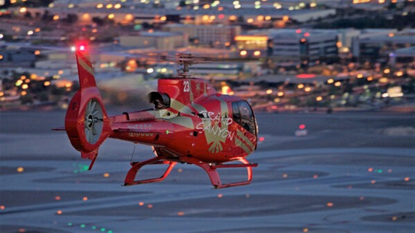 Passeio noturno de helicóptero em Las Vegas