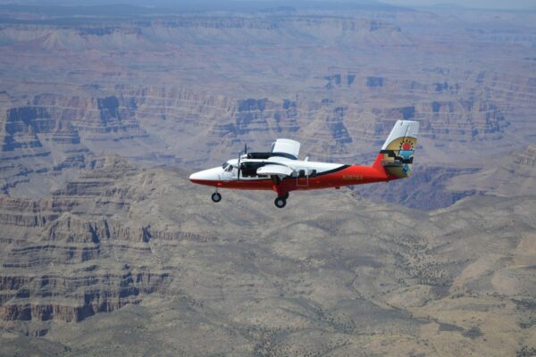 Tour di un giorno in aeroplano e Humvee del Parco nazionale del Grand Canyon